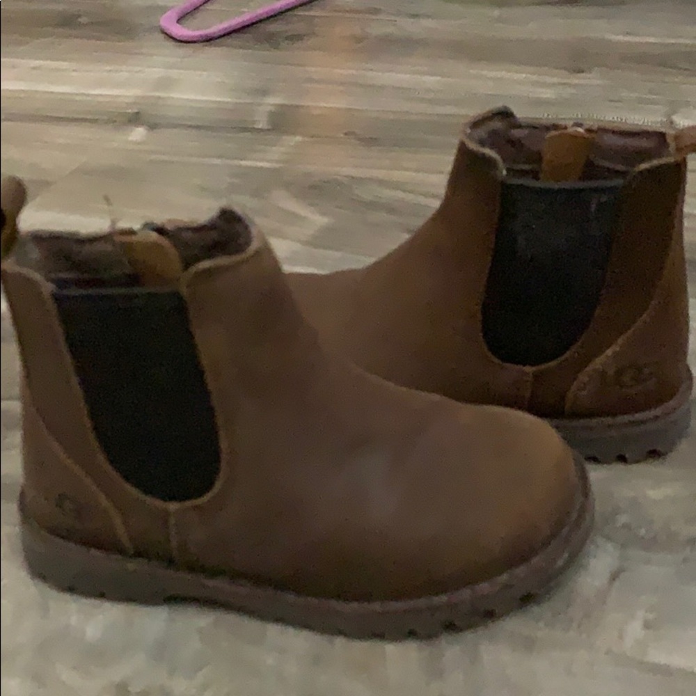 UGGS - Picture 3 of 5